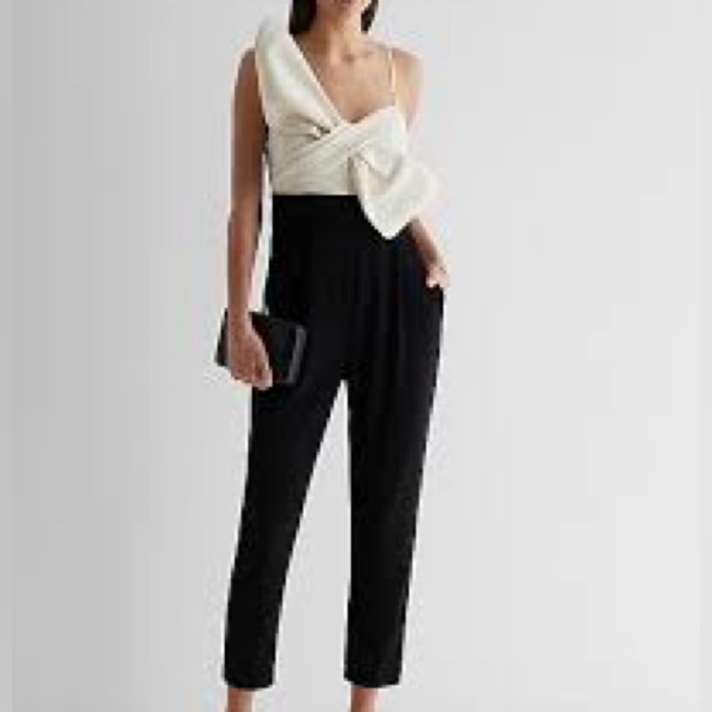 Statement Bow Color Block Straight Leg Jumpsuit
Size medium